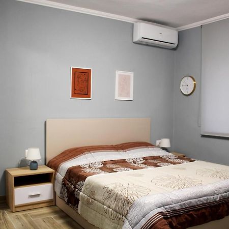 2V1 - Blloku Bkt Appartement Tirana Buitenkant foto