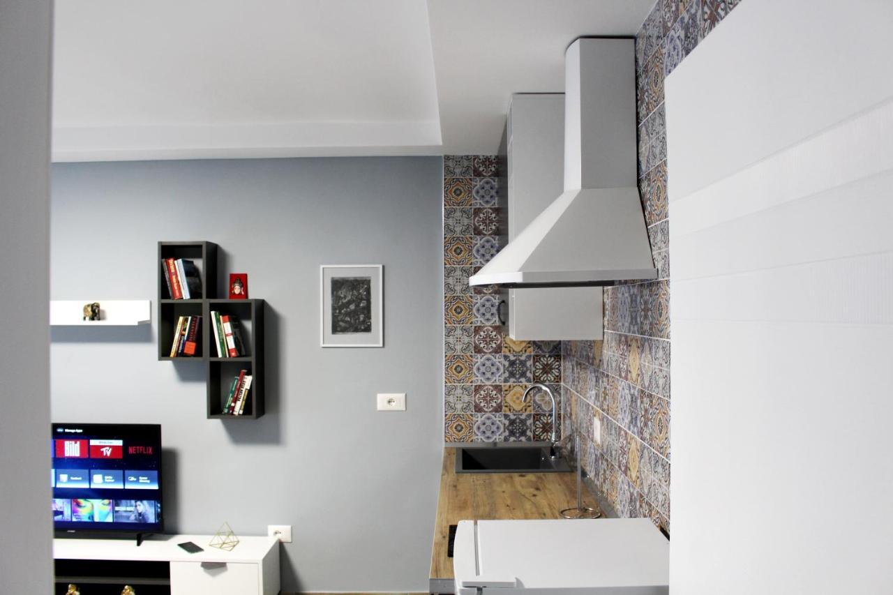 2V1 - Blloku Bkt Appartement Tirana Buitenkant foto