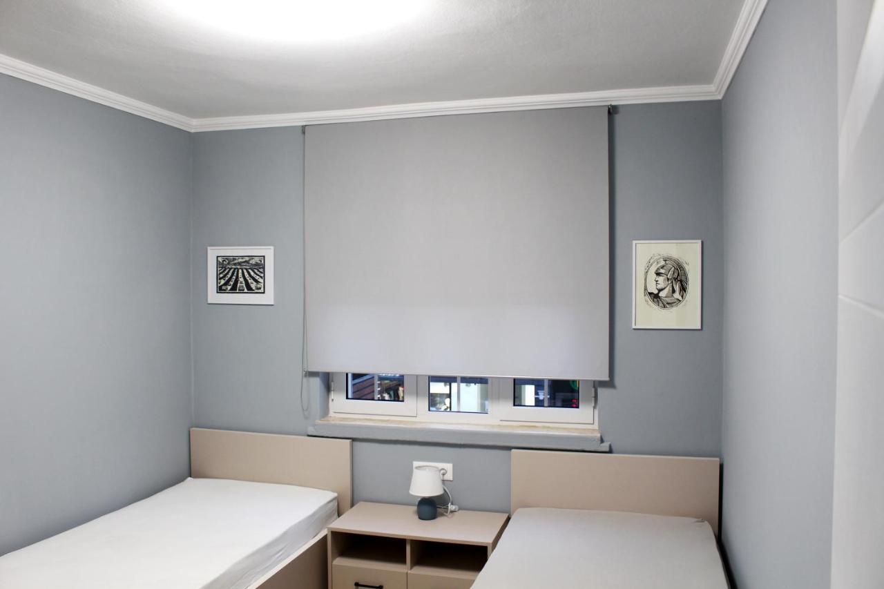 2V1 - Blloku Bkt Appartement Tirana Buitenkant foto
